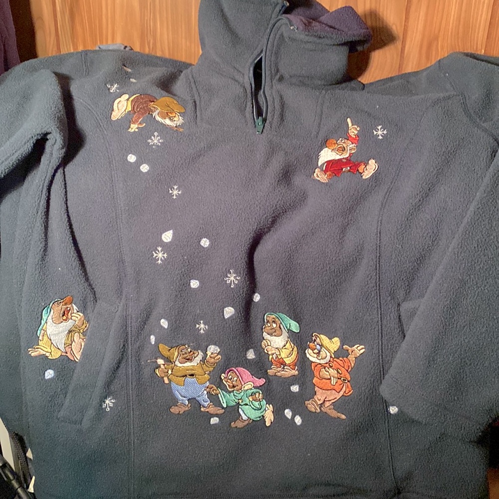 Never worn pullover fleece still in original bag. Picture outside of bag is used